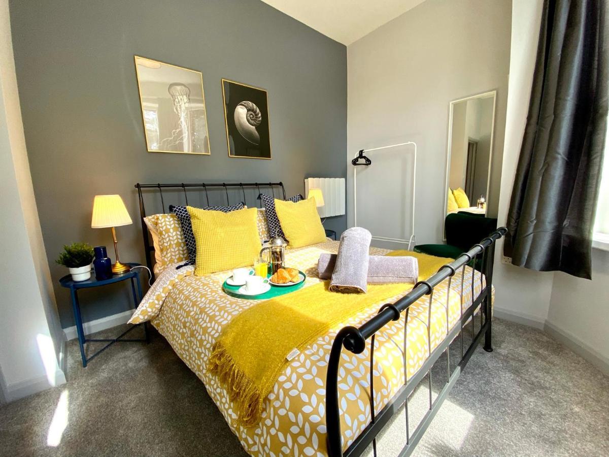 Trendy Stylish Apartment! - 5 Minute Walk To The Best Beach! - Great Location - Parking - Fast Wifi - Smart Tv - Newly Decorated - Sleeps Up To 6! Close To Bournemouth & Poole Town Centre & Sandbanks Exterior foto