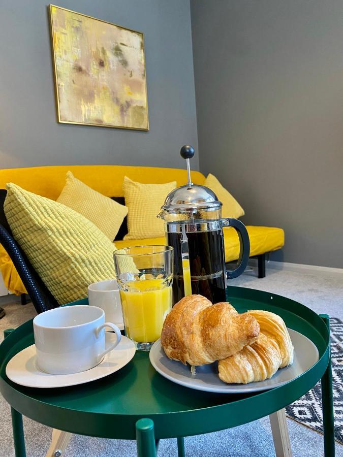 Trendy Stylish Apartment! - 5 Minute Walk To The Best Beach! - Great Location - Parking - Fast Wifi - Smart Tv - Newly Decorated - Sleeps Up To 6! Close To Bournemouth & Poole Town Centre & Sandbanks Exterior foto